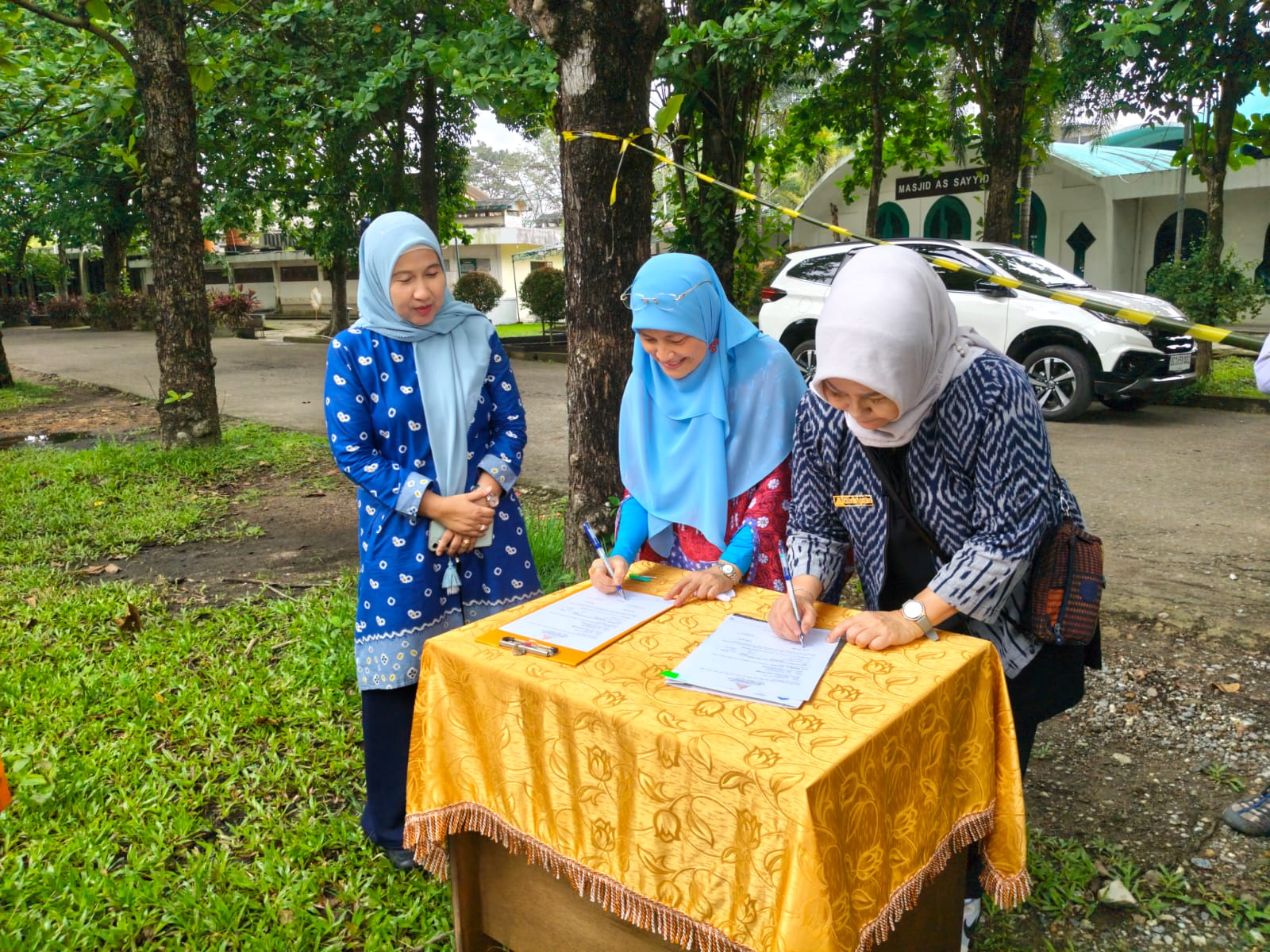 Penyerahan Kunci Rumah Lingkar dan Rumah Domus